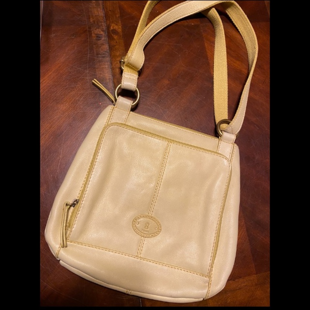 Fossil- Leather Crossbody Bag in Cream -